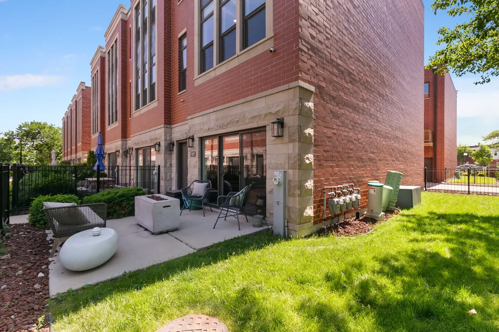 2241 West Coulter Street Chicago IL 60608