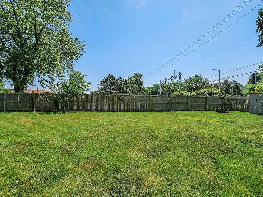 1911 Ash Court Aurora IL 60506