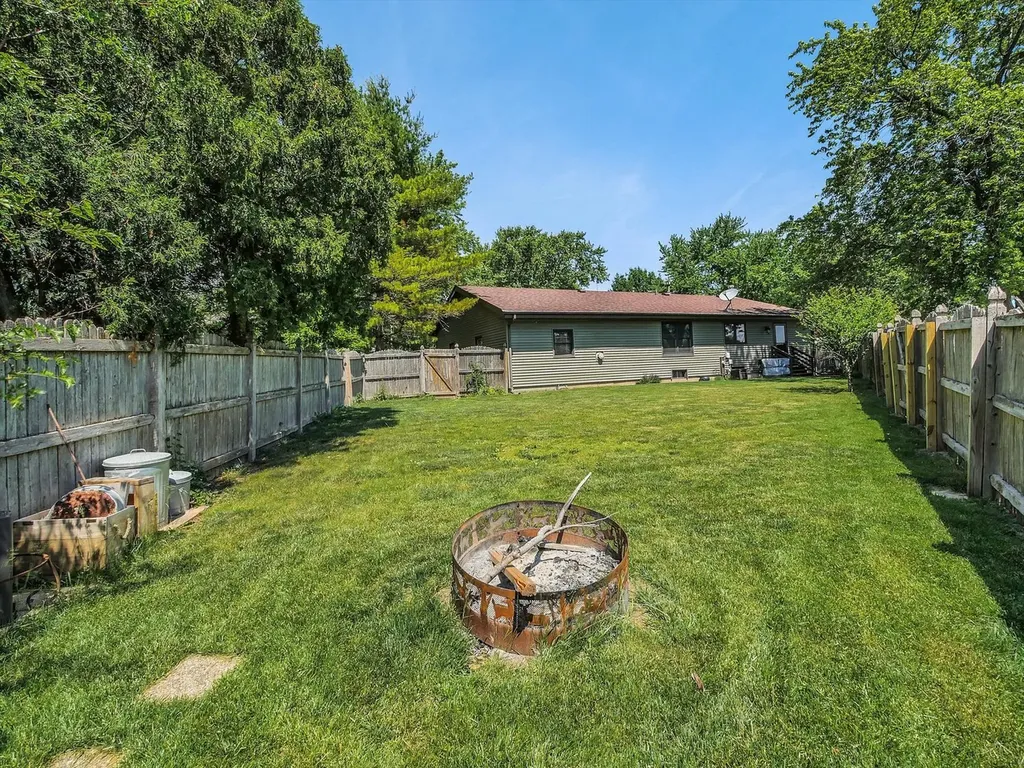 1911 Ash Court Aurora IL 60506