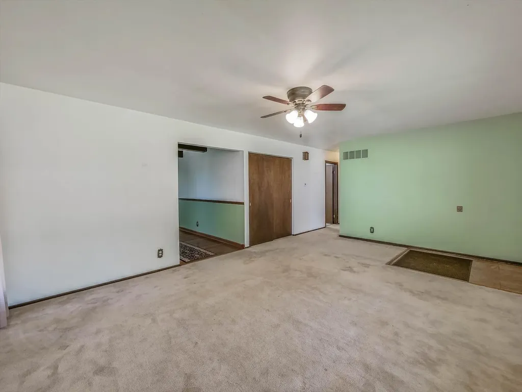 1911 Ash Court Aurora IL 60506