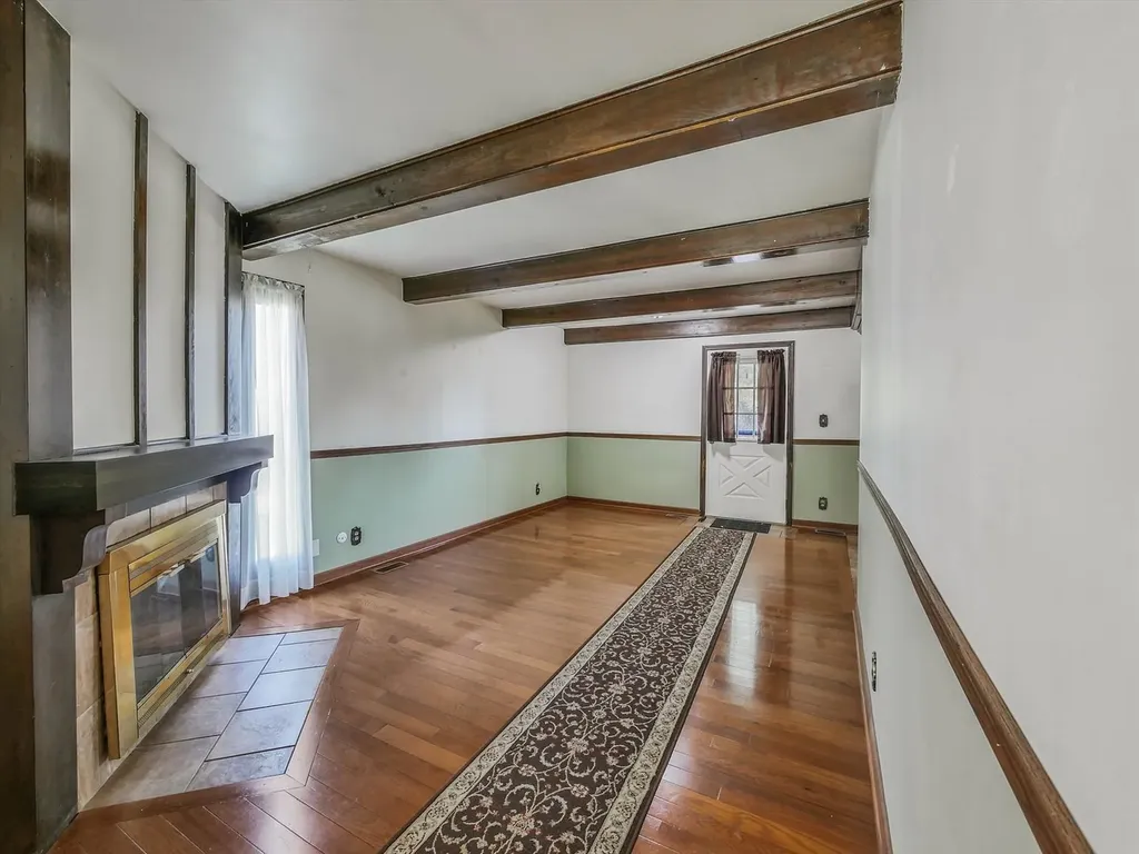 1911 Ash Court Aurora IL 60506