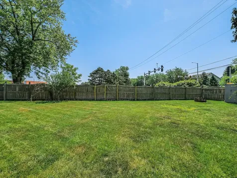 1911 Ash Court Aurora IL 60506