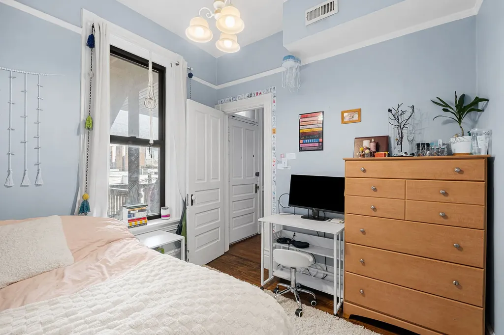 3551 North Reta Avenue Chicago IL 60657