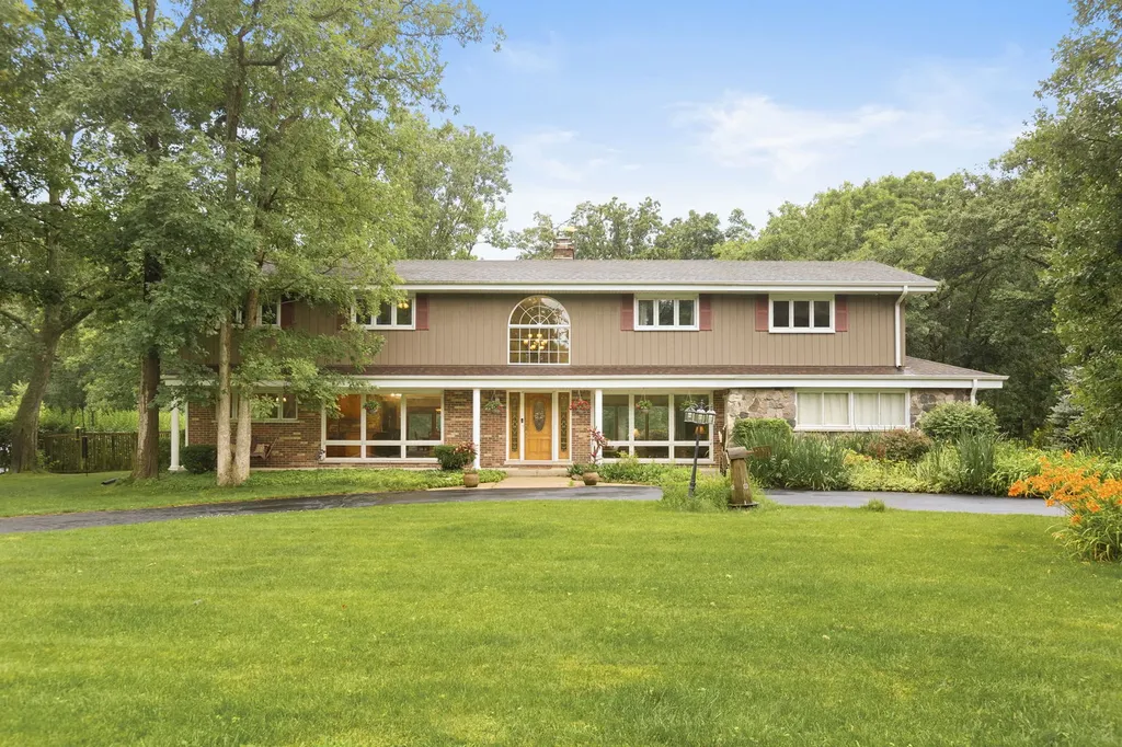 2665 Crestwood Lane Riverwoods IL 60015