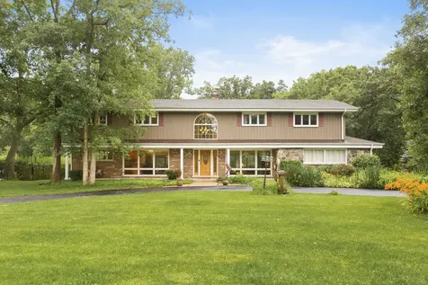 2665 Crestwood Lane Riverwoods IL 60015
