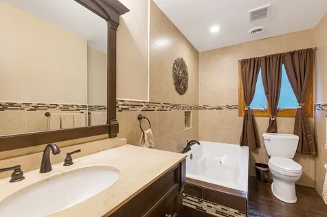 2665 Crestwood Lane Riverwoods IL 60015