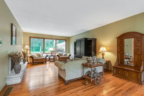 2665 Crestwood Lane Riverwoods IL 60015