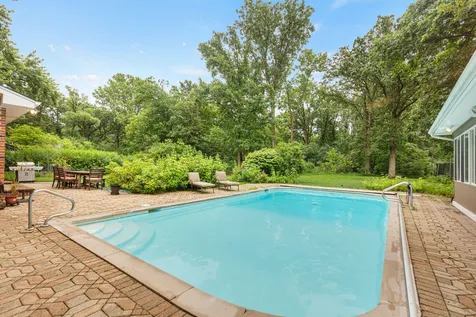 2665 Crestwood Lane Riverwoods IL 60015