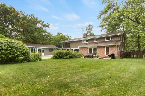 2665 Crestwood Lane Riverwoods IL 60015