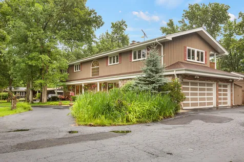 2665 Crestwood Lane Riverwoods IL 60015