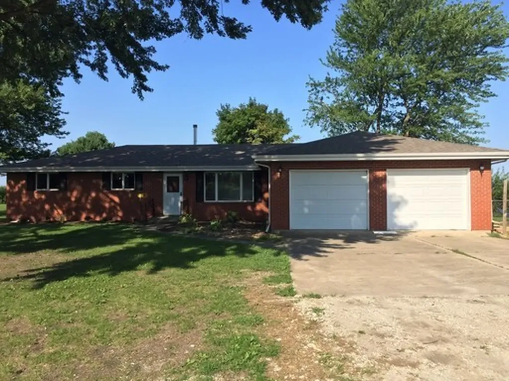 136 North St. Louis Street Elwood IL 60421