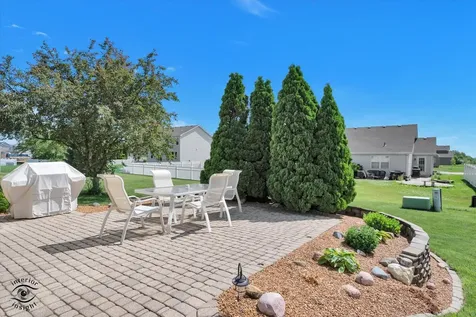 1541 Mallards Cove Beecher IL 60401