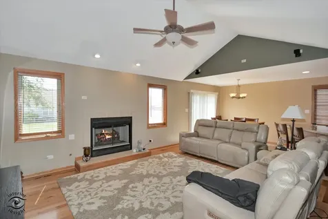 1541 Mallards Cove Beecher IL 60401