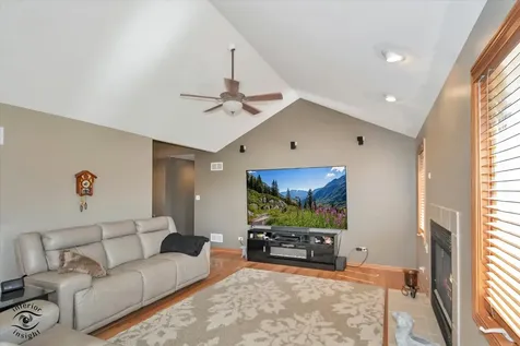 1541 Mallards Cove Beecher IL 60401