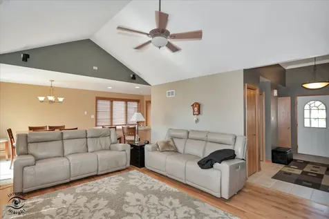 1541 Mallards Cove Beecher IL 60401