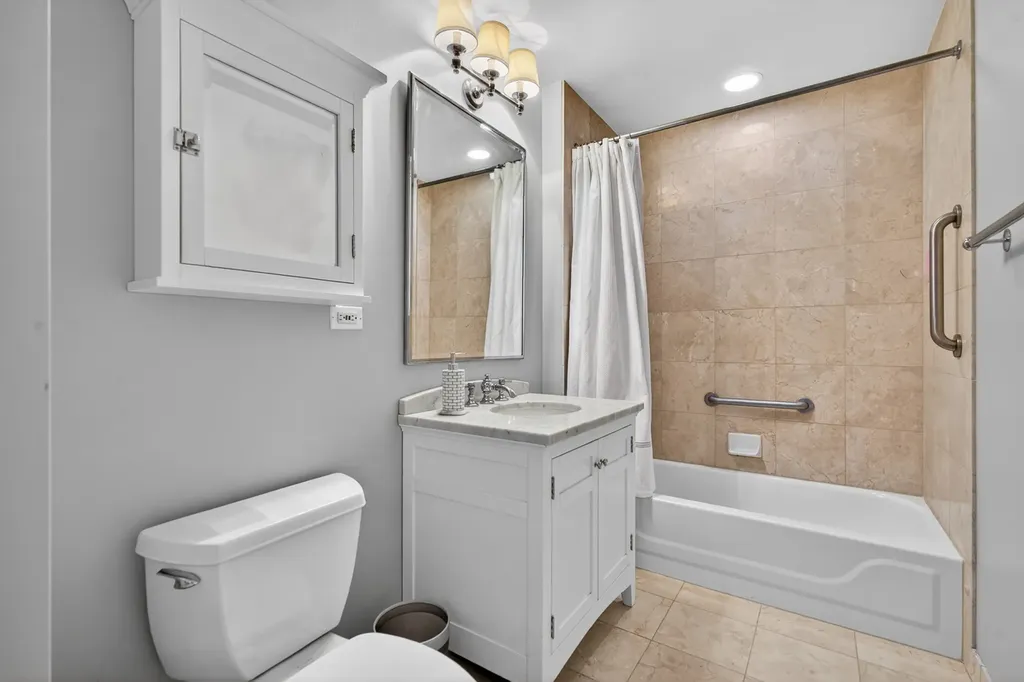 57 East Delaware Place Chicago IL 60611