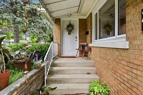 204 South Reedwood Drive Joliet IL 60436