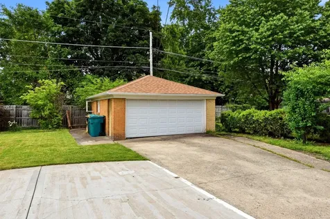 204 South Reedwood Drive Joliet IL 60436