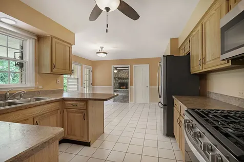 1963 Pinehurst Court Libertyville IL 60048