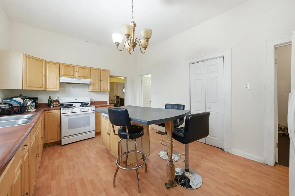 2643 South Hillock Avenue Chicago IL 60608