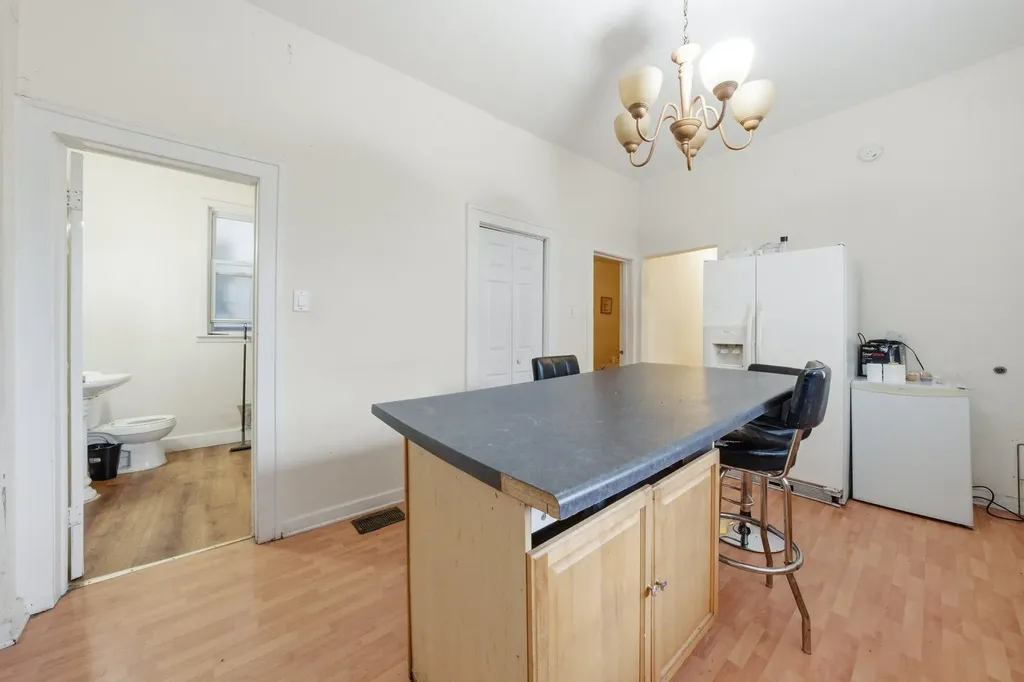 2643 South Hillock Avenue Chicago IL 60608