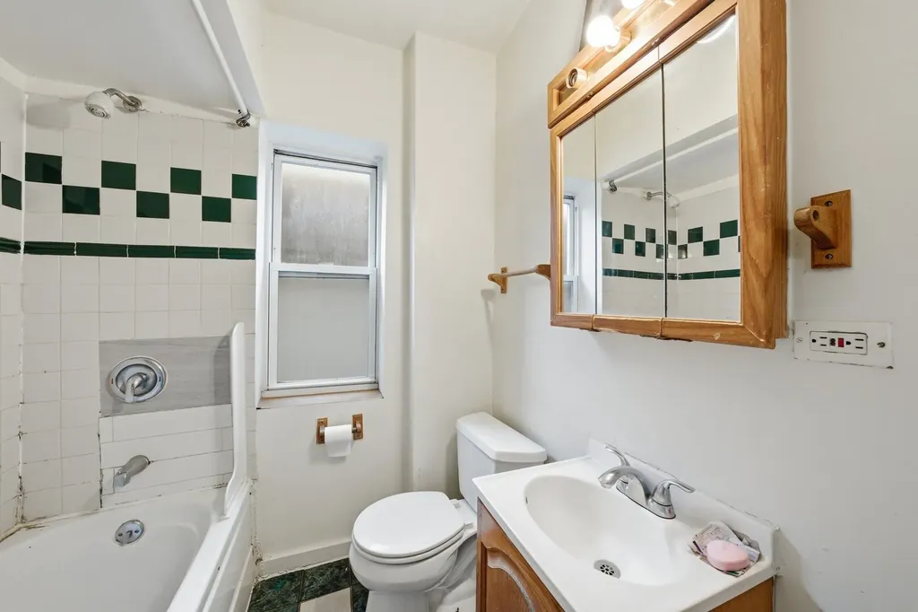 2643 South Hillock Avenue Chicago IL 60608