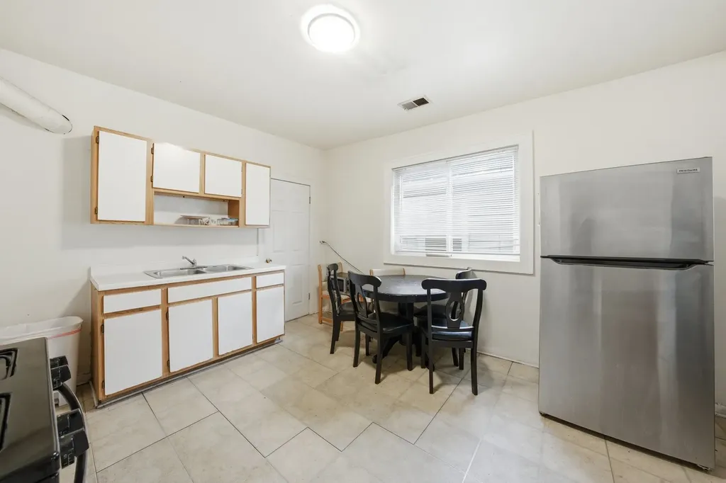 2643 South Hillock Avenue Chicago IL 60608