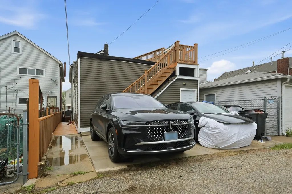 2643 South Hillock Avenue Chicago IL 60608