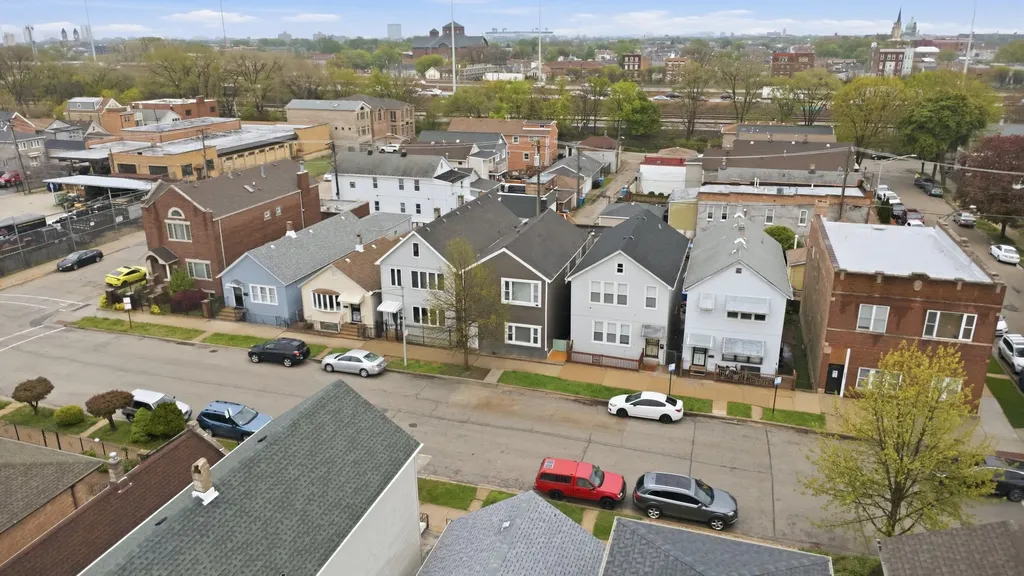 2643 South Hillock Avenue Chicago IL 60608