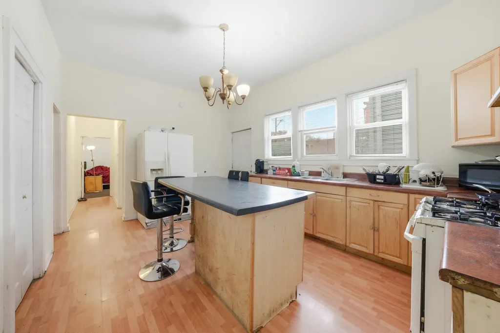 2643 South Hillock Avenue Chicago IL 60608