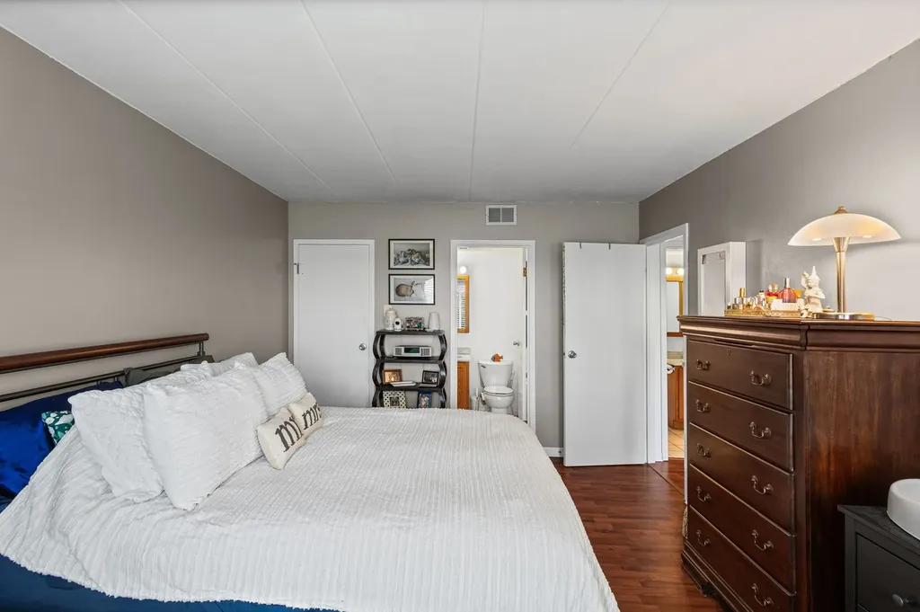 3838 West 111th Street Chicago IL 60655