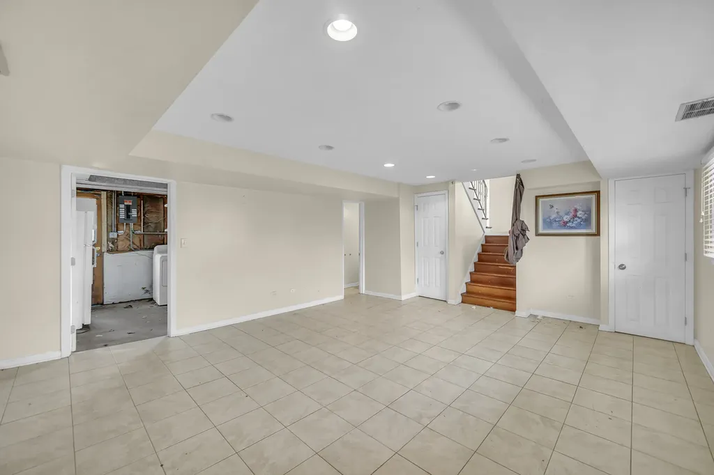 10 North Adams Drive Addison IL 60101