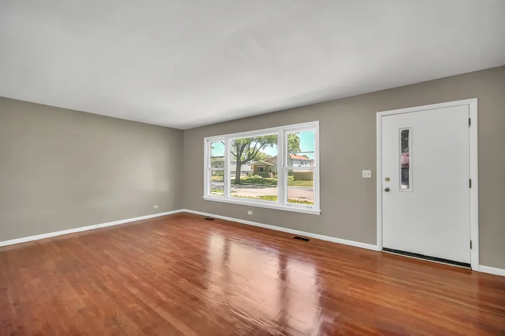10 North Adams Drive Addison IL 60101