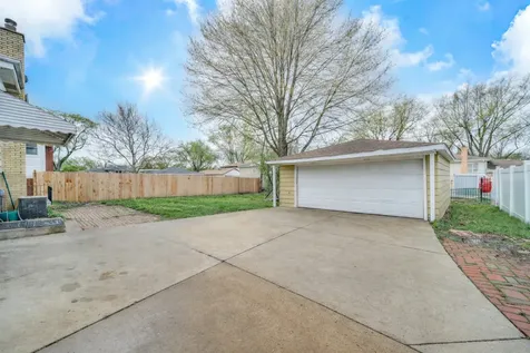 10 North Adams Drive Addison IL 60101