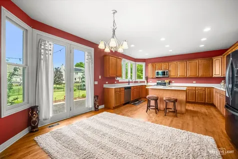 2423 Dustin Drive Sycamore IL 60178