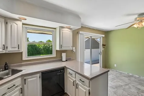 26 Hawthorne Lane Streamwood IL 60107
