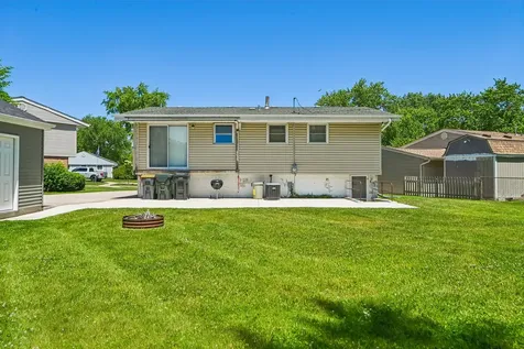 26 Hawthorne Lane Streamwood IL 60107