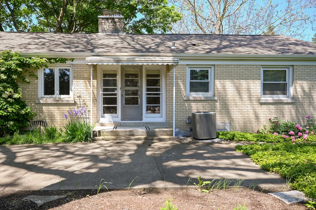 325 Lambert Road Glen Ellyn IL 60137
