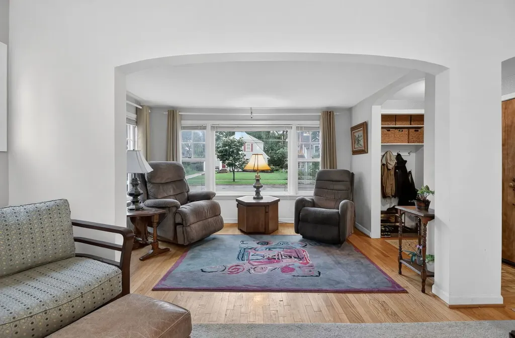 319 East Jefferson Avenue Wheaton IL 60187