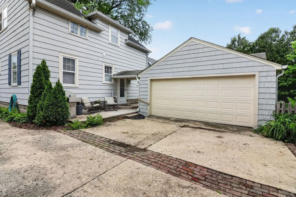 319 East Jefferson Avenue Wheaton IL 60187