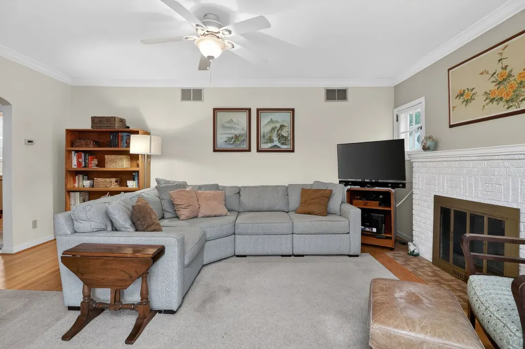 319 East Jefferson Avenue Wheaton IL 60187