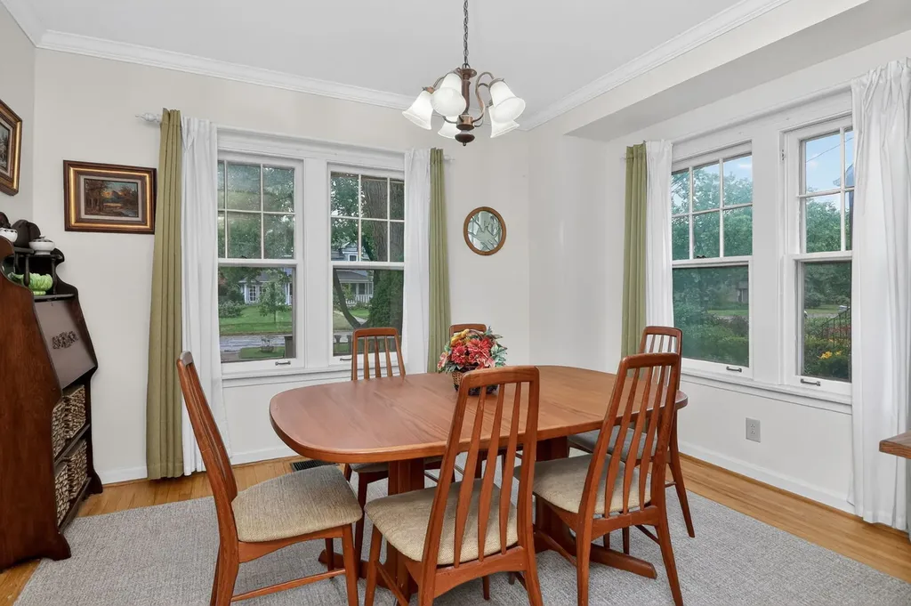 319 East Jefferson Avenue Wheaton IL 60187