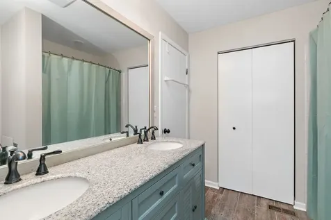 102 Pine Circle Cary IL 60013
