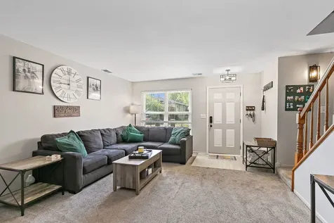 102 Pine Circle Cary IL 60013