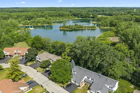 102 Pine Circle Cary IL 60013