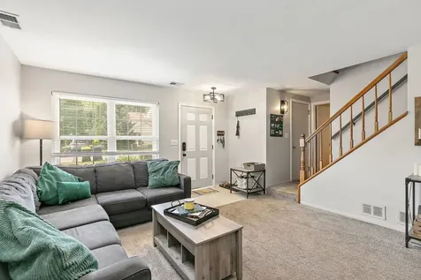 102 Pine Circle Cary IL 60013