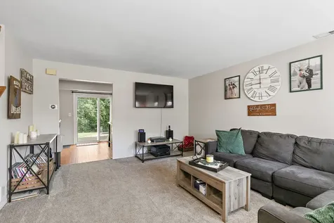 102 Pine Circle Cary IL 60013