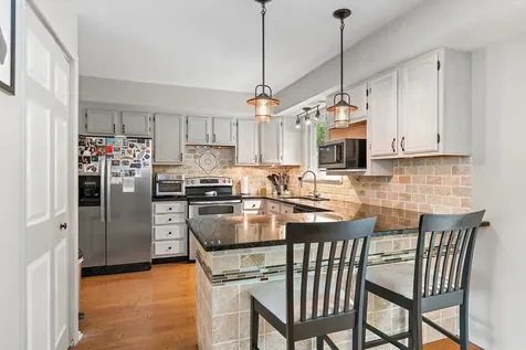 102 Pine Circle Cary IL 60013