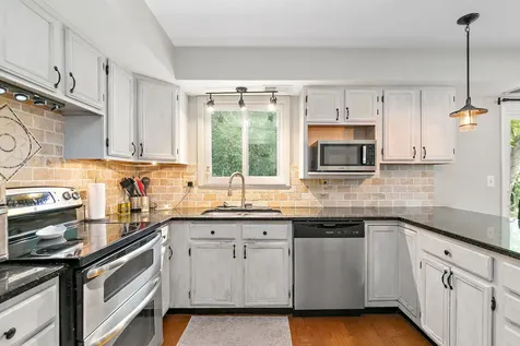 102 Pine Circle Cary IL 60013