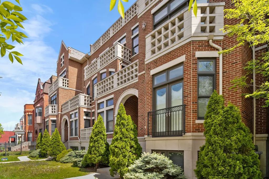 4355 South Lake Park Avenue Chicago IL 60653